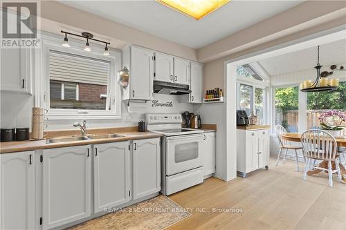 3061 Keynes Crescent, Mississauga (Meadowvale), ON - Indoor Photo Showing Kitchen With Double Sink