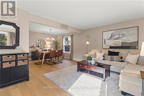 3061 Keynes Crescent, Mississauga (Meadowvale), ON - Indoor Photo Showing Living Room