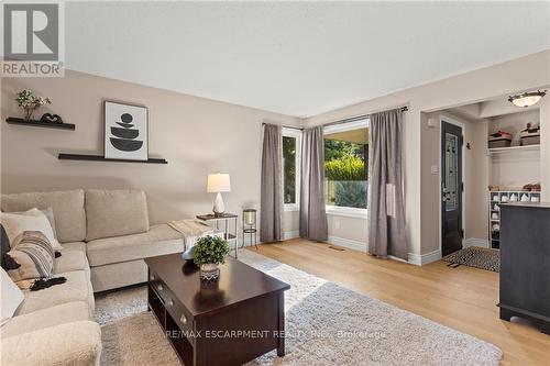 3061 Keynes Crescent, Mississauga (Meadowvale), ON - Indoor Photo Showing Living Room