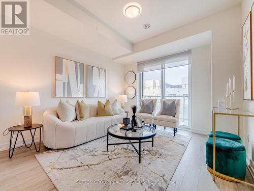 413 - 345 Wheat Boom Drive, Oakville, ON - Indoor Photo Showing Living Room