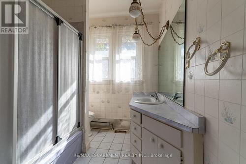 170 St. Clair Boulevard, Hamilton, ON - Indoor Photo Showing Bathroom