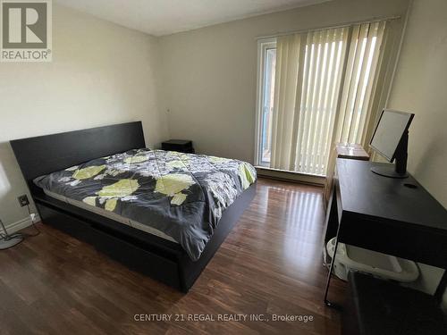 934 - 95 Trailwood Drive, Mississauga (Hurontario), ON - Indoor Photo Showing Bedroom