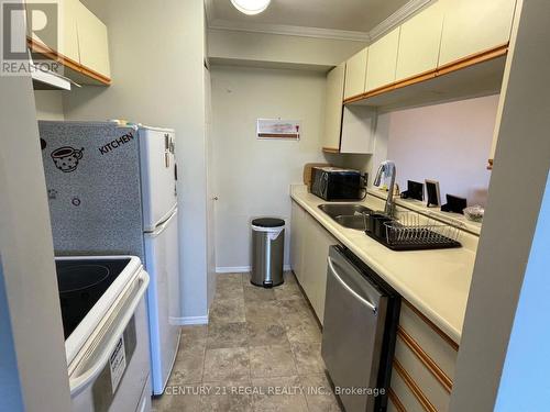 934 - 95 Trailwood Drive, Mississauga, ON - Indoor Photo Showing Kitchen