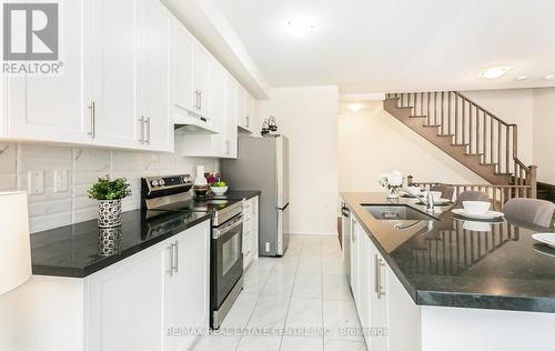 14 Arrowview Drive, Brampton, ON - Indoor Photo Showing Kitchen