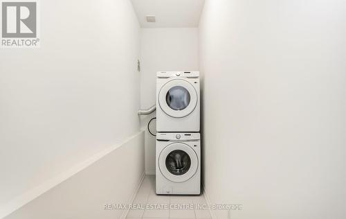 14 Arrowview Drive, Brampton (Northwest Brampton), ON - Indoor Photo Showing Laundry Room