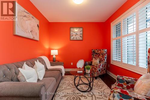 28 Stonegate Avenue, Mono, ON - Indoor Photo Showing Living Room