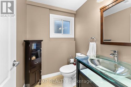 6840 Sunrise Court, Niagara Falls, ON - Indoor Photo Showing Bathroom