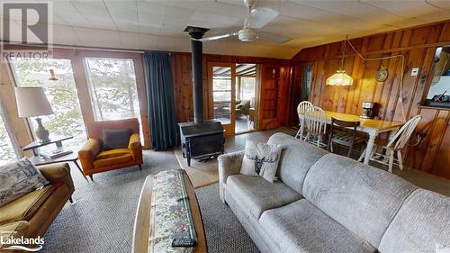 1071 Wolf Bay Road, Lake Of Bays, ON - Indoor Photo Showing Living Room