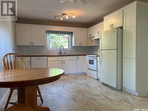 1627 Mackenzie King Crescent, North Battleford, SK - Indoor Photo Showing Kitchen