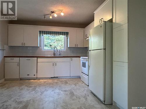 1627 Mackenzie King Crescent, North Battleford, SK - Indoor Photo Showing Kitchen