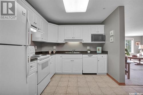 116 910 Heritage View, Saskatoon, SK - Indoor Photo Showing Kitchen With Double Sink