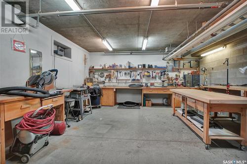 116 910 Heritage View, Saskatoon, SK - Indoor Photo Showing Garage