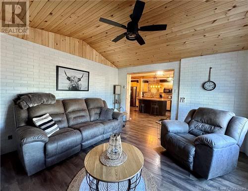 1075 Victoria Street, Saint-Jacques, NB - Indoor Photo Showing Living Room