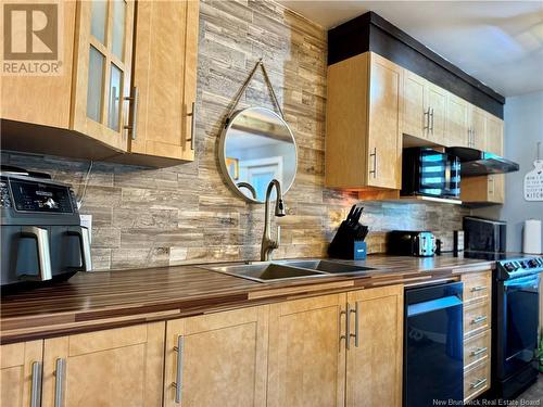 1075 Victoria Street, Saint-Jacques, NB - Indoor Photo Showing Kitchen With Double Sink