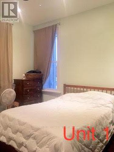 423 Central Avenue, London, ON - Indoor Photo Showing Bedroom