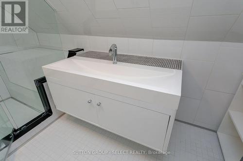 113 Wharncliffe Road N, London, ON - Indoor Photo Showing Bathroom