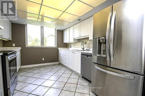 305 - 51 Rivermill Boulevard, Kawartha Lakes (Lindsay), ON - Indoor Photo Showing Kitchen With Stainless Steel Kitchen