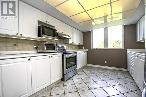 305 - 51 Rivermill Boulevard, Kawartha Lakes (Lindsay), ON - Indoor Photo Showing Kitchen