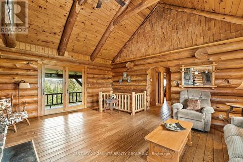 32062 Hwy 28 E, Bancroft, ON - Indoor Photo Showing Living Room