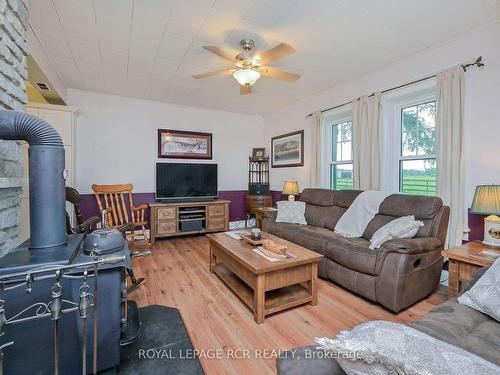 294066 8Th Line, Amaranth, ON - Indoor Photo Showing Living Room