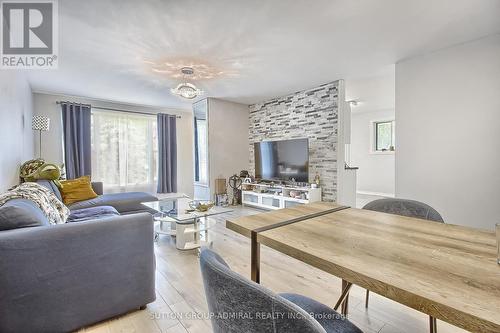 211 Axminster Drive, Richmond Hill (Crosby), ON - Indoor Photo Showing Living Room