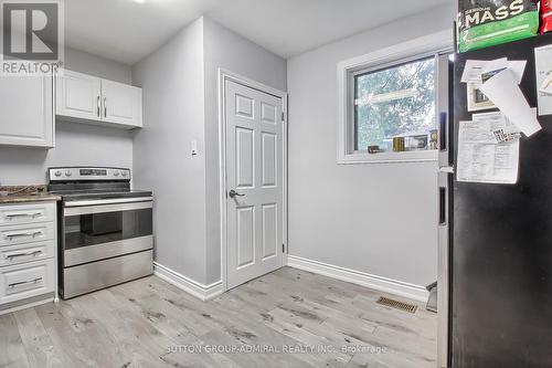 211 Axminster Drive, Richmond Hill (Crosby), ON - Indoor Photo Showing Kitchen