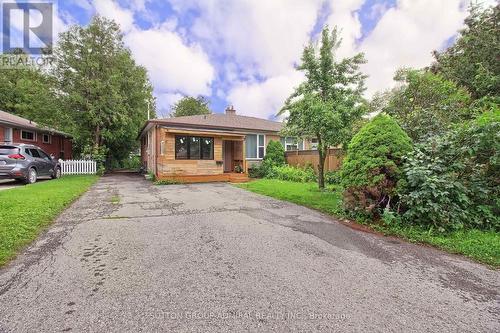 211 Axminster Drive, Richmond Hill, ON - Outdoor