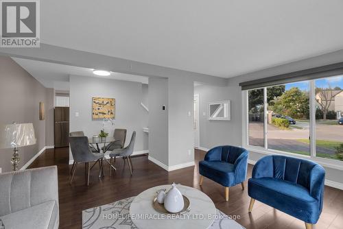 9 Haida Square E, Brampton (Central Park), ON - Indoor Photo Showing Living Room