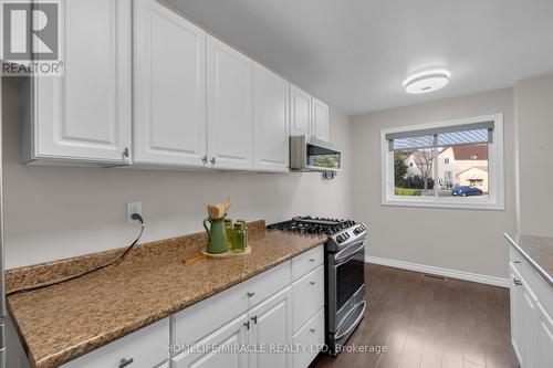 9 Haida Square E, Brampton (Central Park), ON - Indoor Photo Showing Kitchen