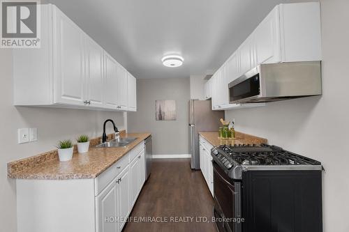 9 Haida Square E, Brampton (Central Park), ON - Indoor Photo Showing Kitchen With Double Sink