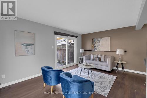 9 Haida Square E, Brampton (Central Park), ON - Indoor Photo Showing Living Room