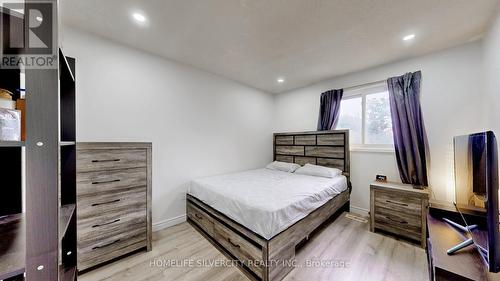 13 Courtleigh Square, Brampton (Heart Lake East), ON - Indoor Photo Showing Bedroom