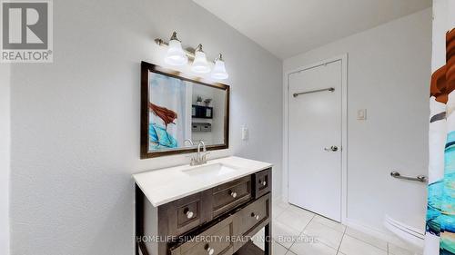 13 Courtleigh Square, Brampton (Heart Lake East), ON - Indoor Photo Showing Bathroom