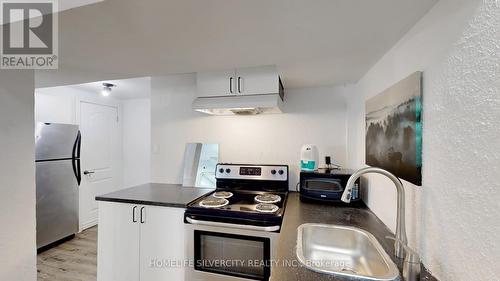 13 Courtleigh Square, Brampton (Heart Lake East), ON - Indoor Photo Showing Kitchen