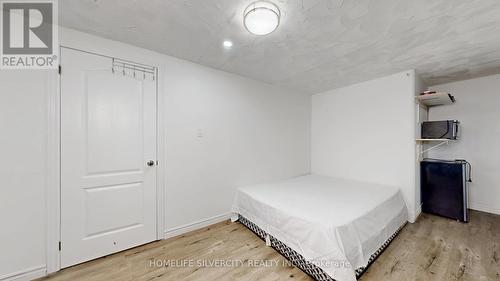 13 Courtleigh Square, Brampton (Heart Lake East), ON - Indoor Photo Showing Bedroom