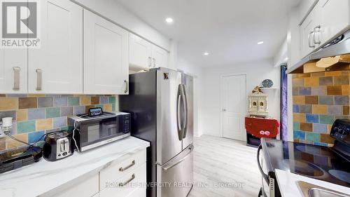 13 Courtleigh Square, Brampton (Heart Lake East), ON - Indoor Photo Showing Kitchen