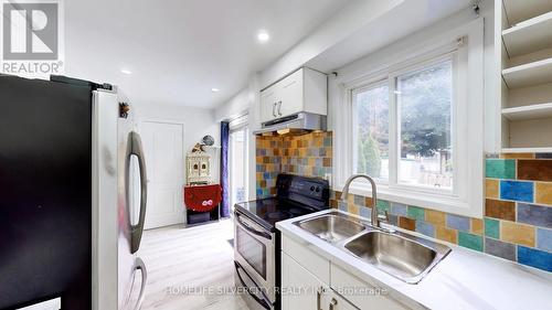 13 Courtleigh Square, Brampton (Heart Lake East), ON - Indoor Photo Showing Kitchen