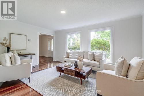 1296 Cermel Drive, Mississauga (Lorne Park), ON - Indoor Photo Showing Living Room