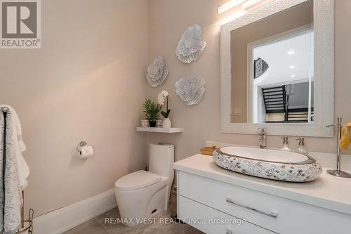 2081 20Th Side Road, Milton (Nassagaweya), ON - Indoor Photo Showing Bathroom