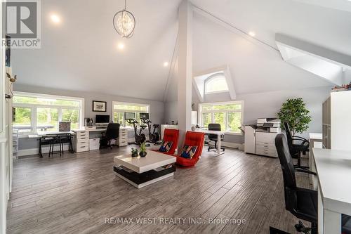 2081 20Th Side Road, Milton (Nassagaweya), ON - Indoor Photo Showing Living Room