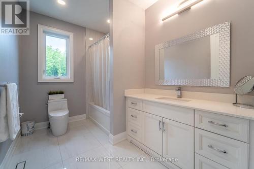 2081 20Th Side Road, Milton (Nassagaweya), ON - Indoor Photo Showing Bathroom