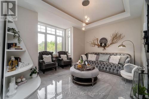 2081 20Th Side Road, Milton (Nassagaweya), ON - Indoor Photo Showing Living Room