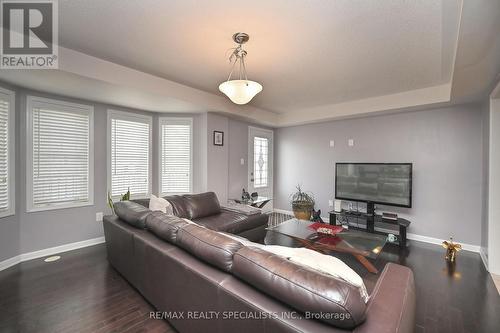 10 Arnprior Road, Brampton (Northwest Brampton), ON - Indoor Photo Showing Living Room