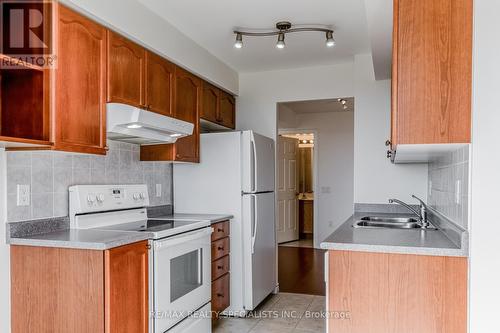 2011 - 55 Strathaven Drive W, Mississauga, ON - Indoor Photo Showing Kitchen With Double Sink