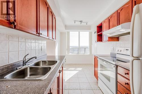 2011 - 55 Strathaven Drive W, Mississauga (Hurontario), ON - Indoor Photo Showing Kitchen With Double Sink