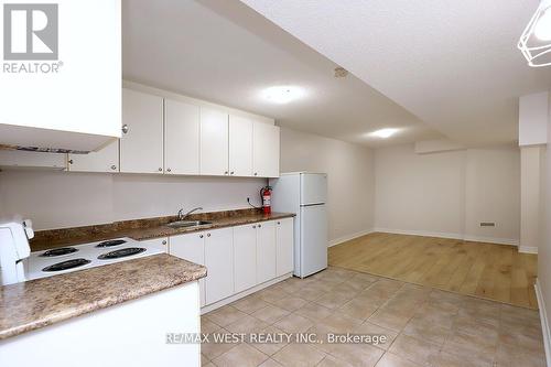 Bsmt - 5453 Festival Drive, Mississauga, ON - Indoor Photo Showing Kitchen