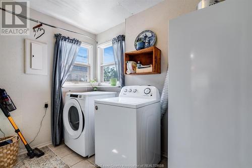 231 Division Street South, Kingsville, ON - Indoor Photo Showing Laundry Room