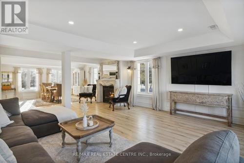 514369 2Nd Line, Amaranth, ON - Indoor Photo Showing Living Room