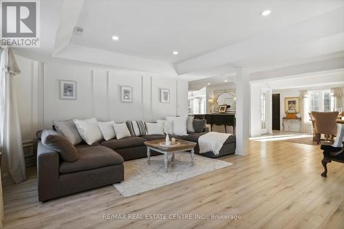 514369 2Nd Line, Amaranth, ON - Indoor Photo Showing Living Room