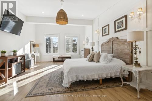 514369 2Nd Line, Amaranth, ON - Indoor Photo Showing Bedroom